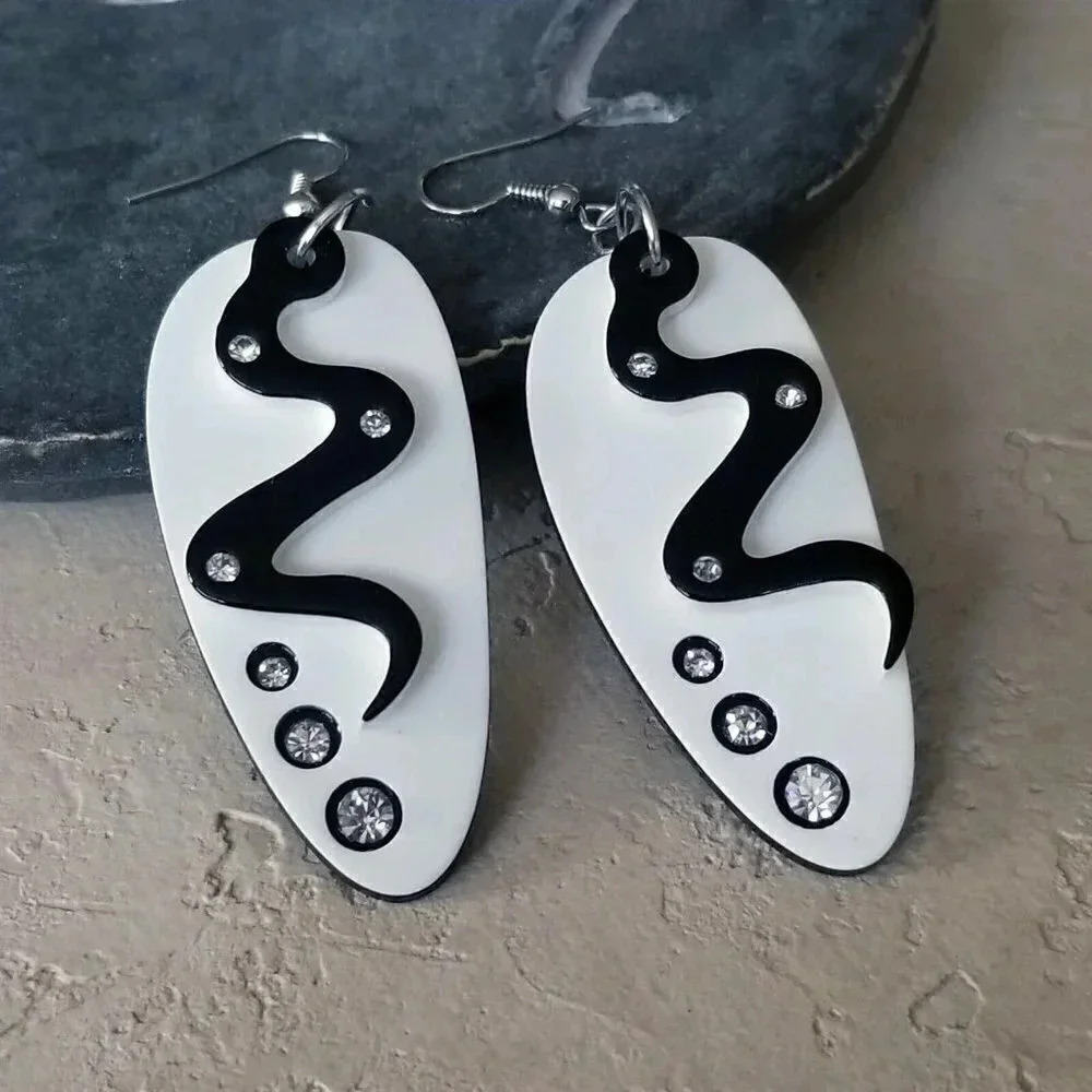 Retro White Black Lucite Austrian Crystal Freeform Oval Snake Dangle Earrings - Picture 2 of 5